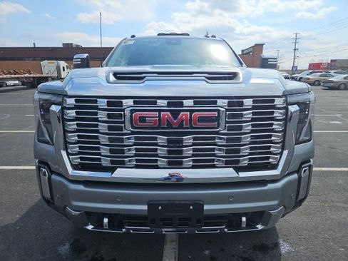 New 2026 GMC Sierra 2500 Denali w/ Denali Reserve Package AWD/4WD image 8