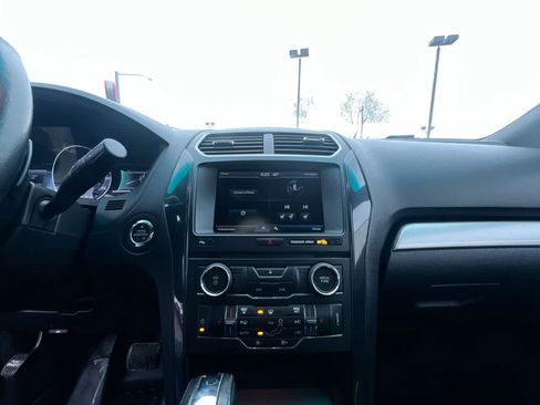 Used 2016 Ford Explorer XLT w/ Equipment Group 202A AWD/4WD image 16
