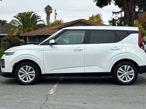 Used 2021 Kia Soul LX image 8