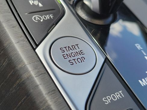 Used 2022 BMW 330i Sedan w/ Driving Assistance Package image 27