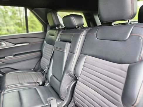 Used 2025 Ford Explorer ST-Line w/ ST-Line Street Pack AWD/4WD image 27