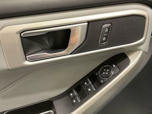 Used 2022 Ford Explorer XLT w/ Equipment Group 202A image 7