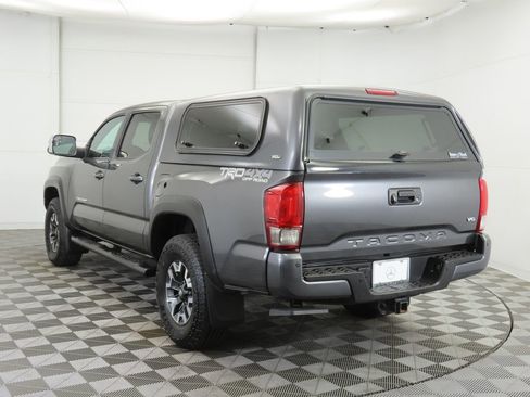 Used 2017 Toyota Tacoma TRD Off-Road w/ Premium & Technology Package image 7