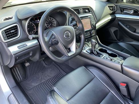 Used 2022 Nissan Maxima SV w/ Floor Mat Group FWD image 14