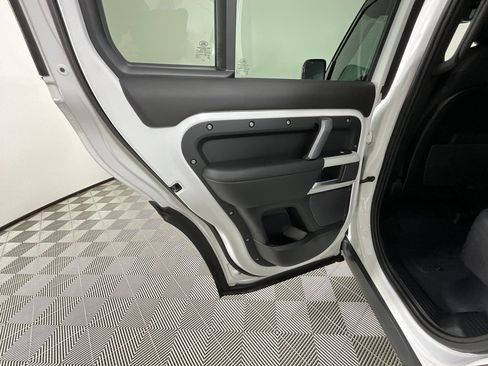 Certified 2022 Land Rover Defender 110 X-Dynamic HSE image 26