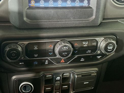 Used 2023 Jeep Wrangler Unlimited w/ Dual Top Group AWD/4WD image 23