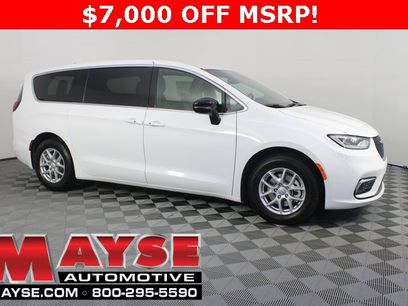New 2026 Chrysler Pacifica Select