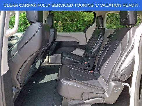 Used 2023 Chrysler Pacifica Touring-L FWD image 10