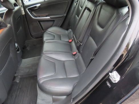 Used 2018 Volvo S60 T5 Inscription image 12