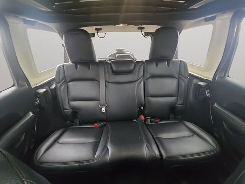 Used 2021 Jeep Wrangler Unlimited Sahara AWD/4WD image 17