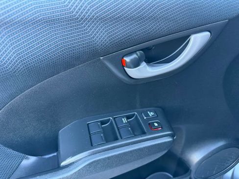 Used 2009 Honda Fit Sport image 25