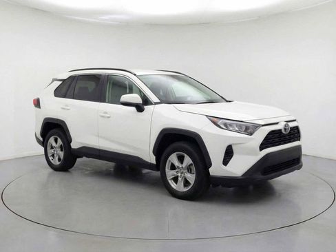 Used 2025 Toyota RAV4 XLE image 3