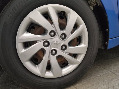 Used 2017 Hyundai Elantra SE w/ Cargo Package image 31