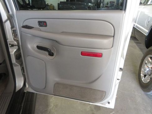 Used 2004 Chevrolet Suburban LS w/ Preferred Equipment Group AWD/4WD image 25
