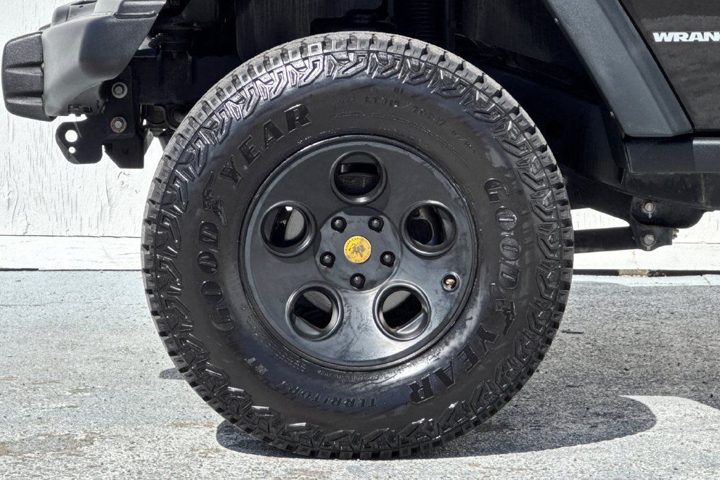 Used 2015 Jeep Wrangler Rubicon w/ Power Convenience Group AWD/4WD image 24