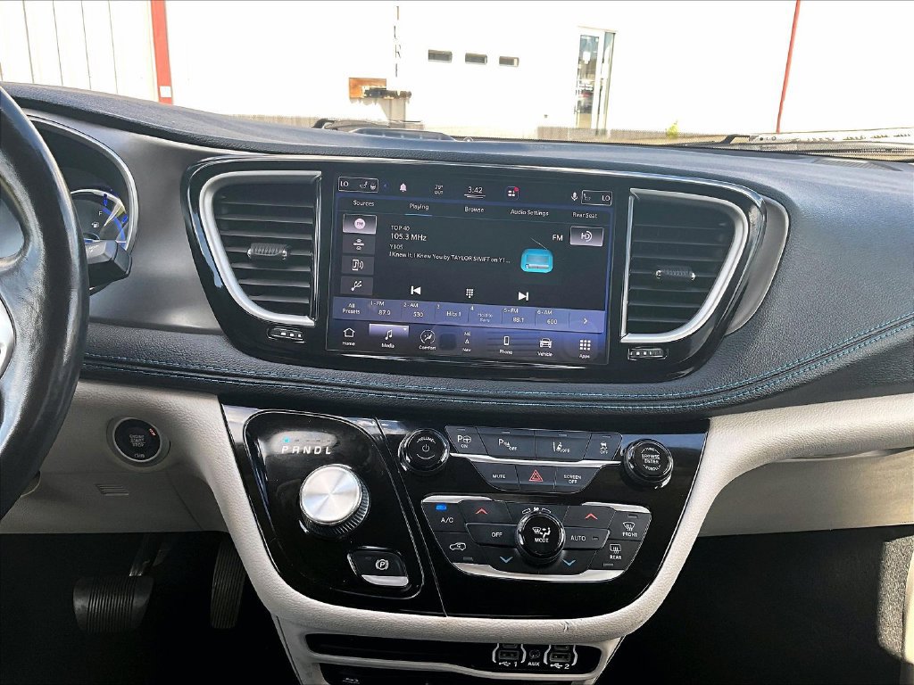 Used 2021 Chrysler Pacifica Touring-L w/ Uconnect Theater Family Group FWD image 19