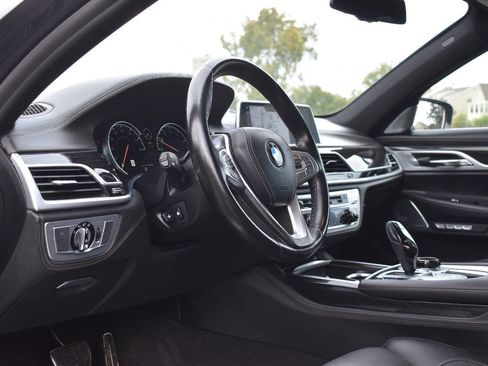 Used 2018 BMW 750i xDrive image 32