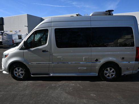 Used 2021 Mercedes-Benz Sprinter 2500 image 3