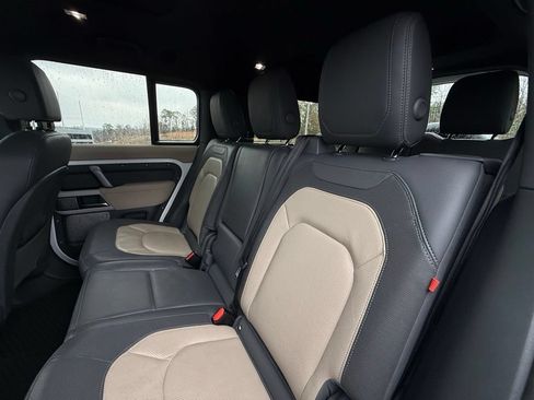 Used 2023 Land Rover Defender 130 X-Dynamic SE AWD/4WD image 27