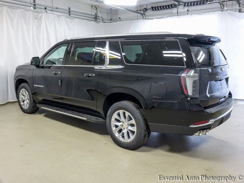 New 2026 Chevrolet Suburban Premier image 6
