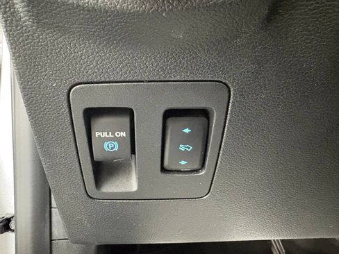 Used 2019 Ford F150 XLT w/ Equipment Group 302A Luxury AWD/4WD image 19