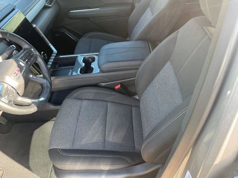 Used 2025 GMC Acadia Elevation image 9