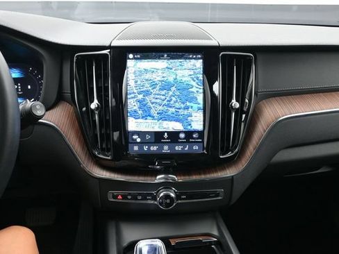 Used 2023 Volvo XC60 B5 Ultimate w/ Climate Package FWD image 14