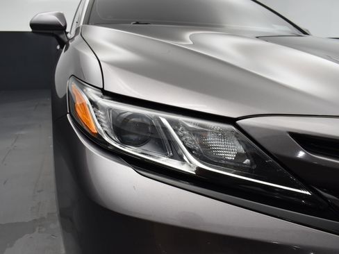 Used 2020 Toyota Camry SE w/ Carpet Mat Package image 5