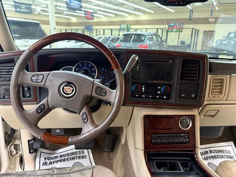 Used 2005 Cadillac Escalade AWD image 18