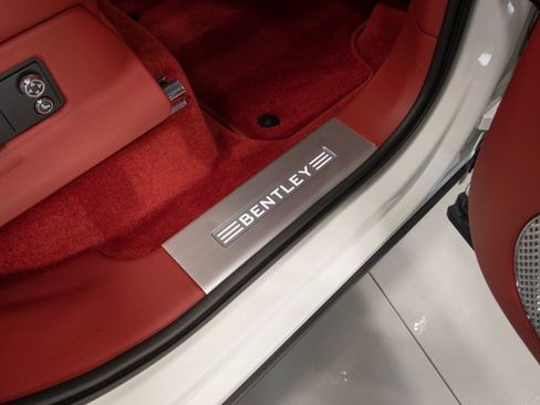 Used 2022 Bentley Bentayga image 61