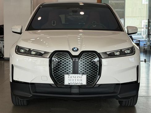 Used 2024 BMW iX xDrive50 w/ Premium Package AWD/4WD image 2