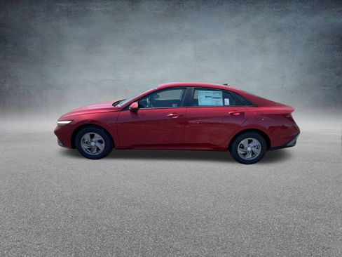 Certified 2025 Hyundai Elantra SE image 14