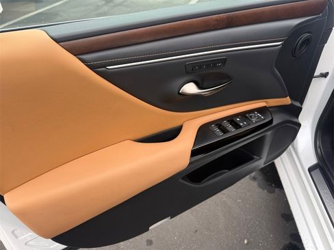 Used 2025 Lexus ES 350 w/ Premium Package image 11