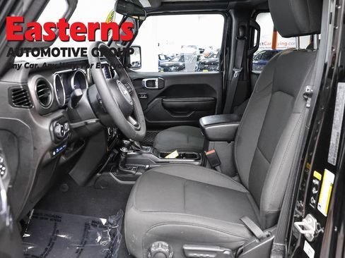 Used 2023 Jeep Wrangler Unlimited w/ Convenience Group AWD/4WD image 14