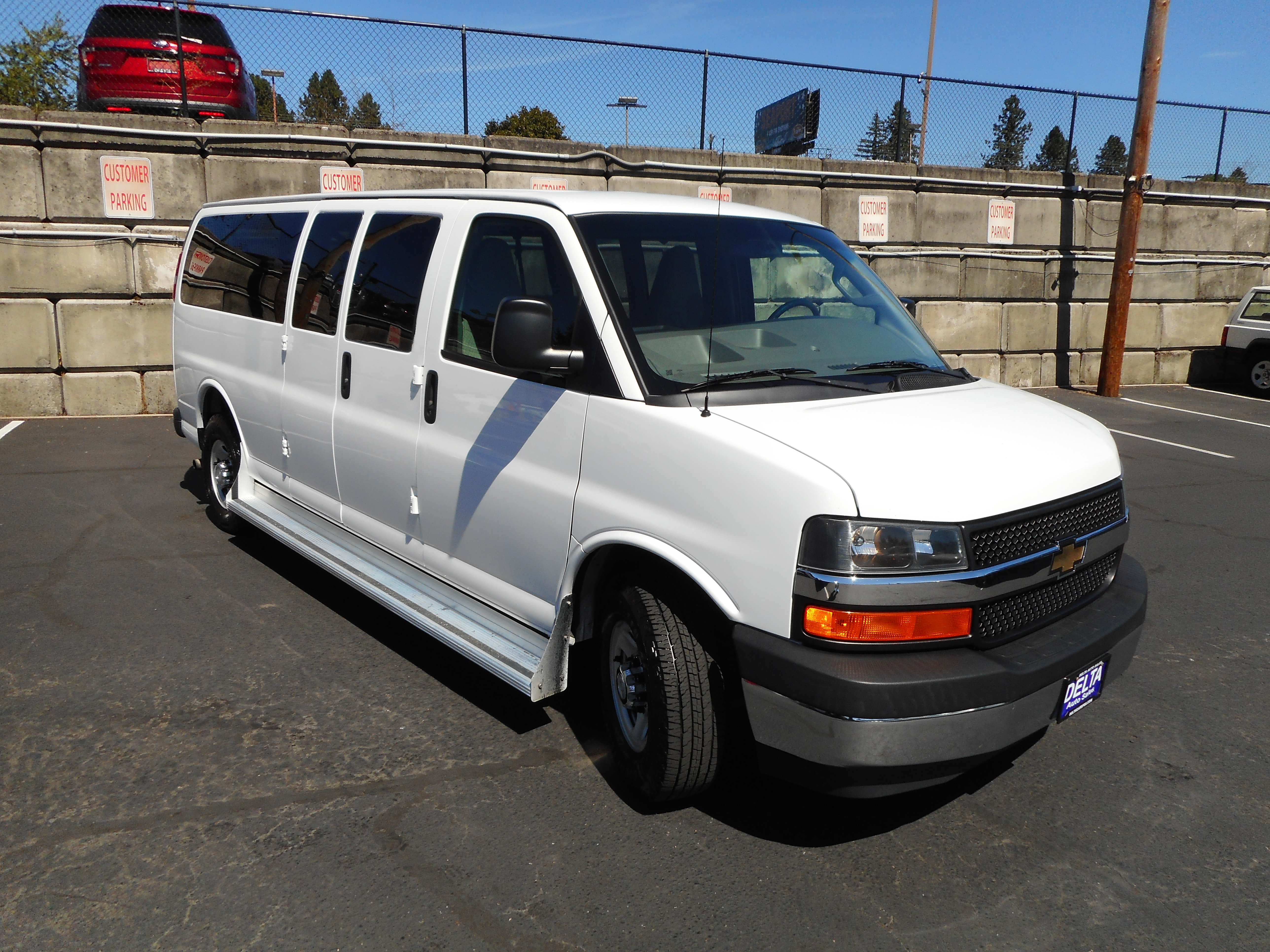 Used 2017 Chevrolet Express 3500 LT w/ LT Preferred Equipment Group RWD image 3