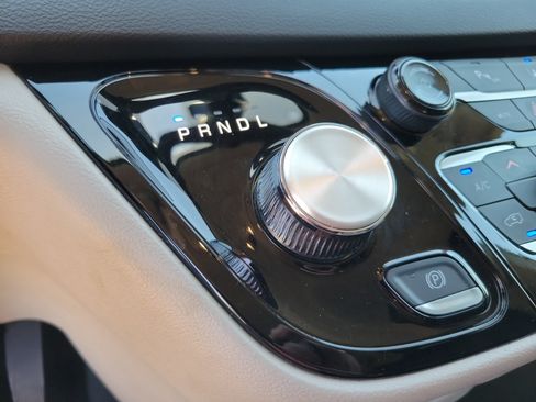 Used 2024 Chrysler Pacifica Touring-L FWD image 14