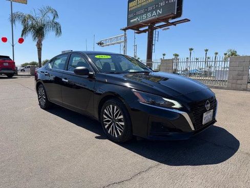 Certified 2025 Nissan Altima 2.5 SV FWD image 1