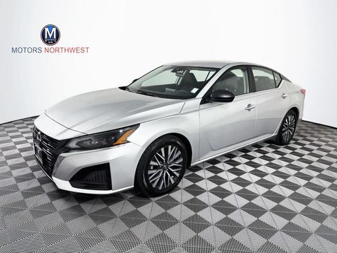Used 2024 Nissan Altima 2.5 SV FWD image 1