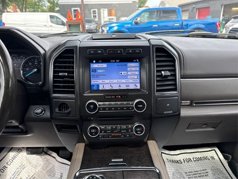 Used 2018 Ford Expedition Limited w/ Equipment Group 302A AWD/4WD image 14