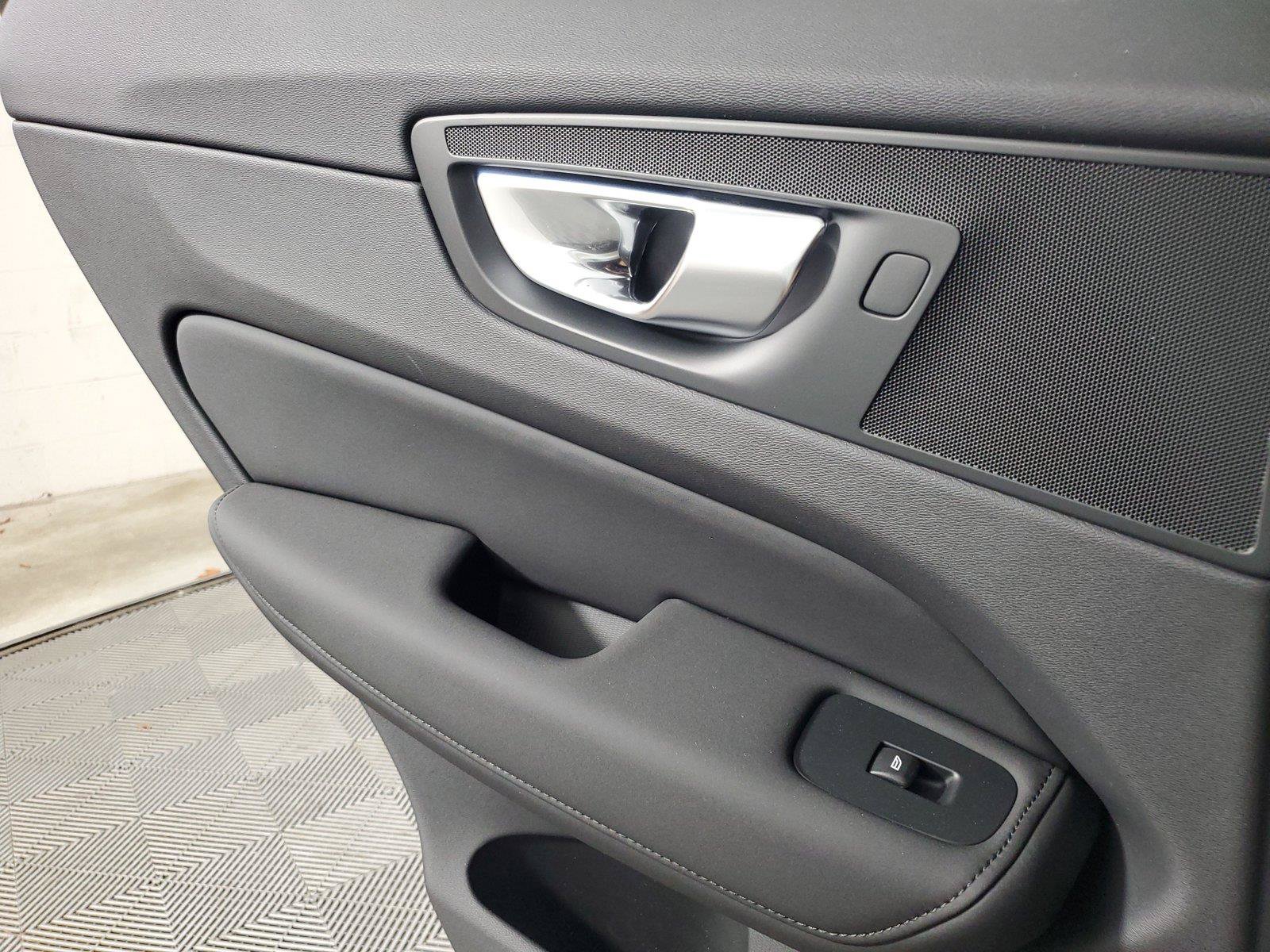 New 2027 Volvo XC60 B5 Core AWD/4WD image 18
