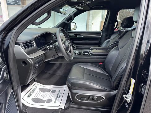 Used 2024 Jeep Wagoneer L Series II w/ Flexible Seating Group image 15