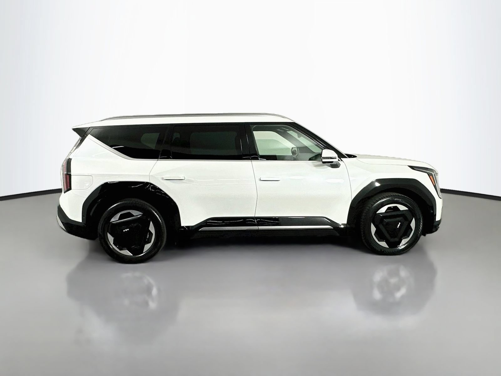 Used 2024 Kia EV9 Land w/ Towing Package AWD/4WD image 8