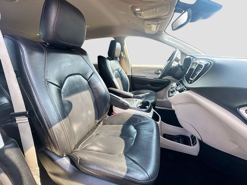 Used 2020 Chrysler Pacifica Touring-L Plus w/ Tire & Wheel Group FWD image 27