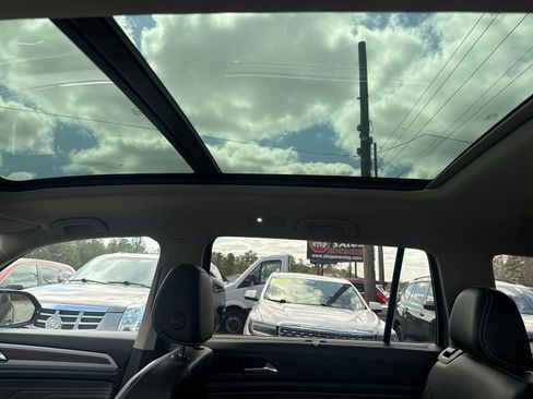 Used 2021 Volkswagen Atlas SEL image 19