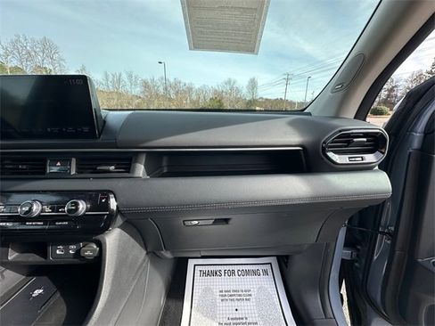 Used 2023 Honda Pilot Touring image 16