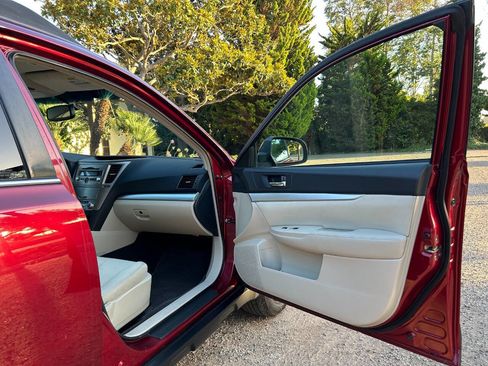 Used 2011 Subaru Outback 2.5i Premium image 29