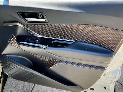Used 2019 Toyota C-HR Limited FWD image 19