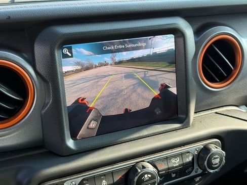 Used 2023 Jeep Gladiator Mojave w/ Cold Weather Group image 39