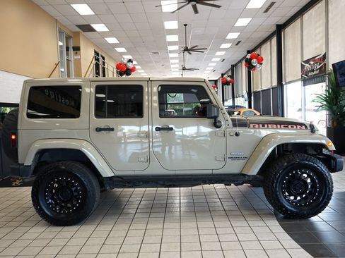 Used 2017 Jeep Wrangler Unlimited Rubicon AWD/4WD image 17