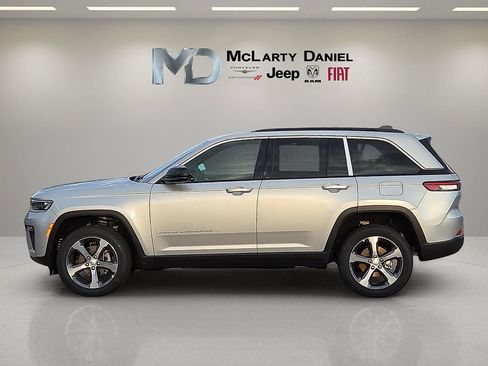 New 2026 Jeep Grand Cherokee Limited w/ Luxury Tech Group II AWD/4WD image 3